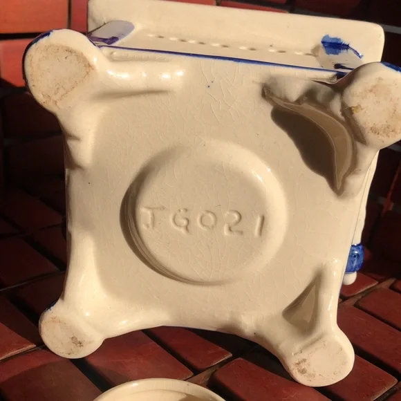 RARE, COUNTRY- COTTAGE STYLE WAX BURNER. Vintage. Blue and white pottery. - Picture 10 of 10